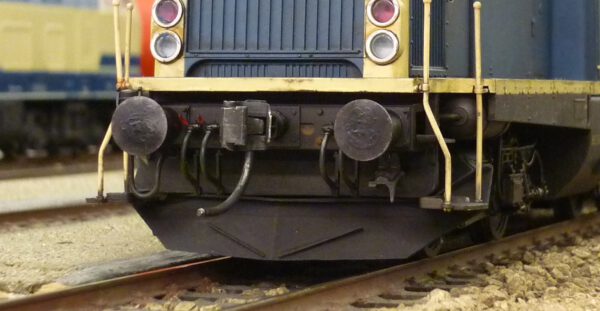 Schneepflug für V100 / BR211 Variante 2 für Schraubenkupplung, verschließt die Pufferbohle