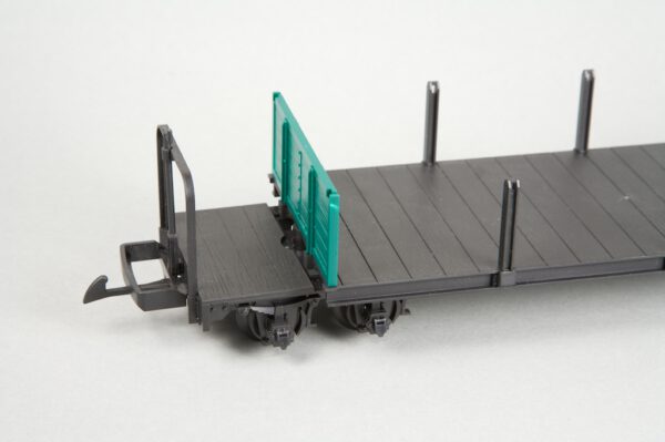 Niederbordwagen mit Rungen und Bühne, grün – Bild 2