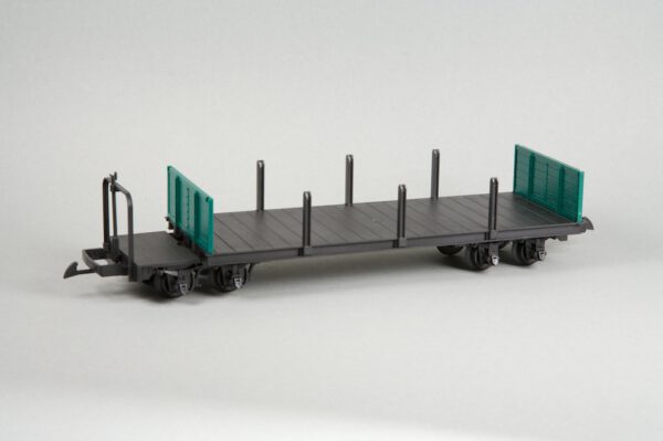 Niederbordwagen mit Rungen und Bühne, grün